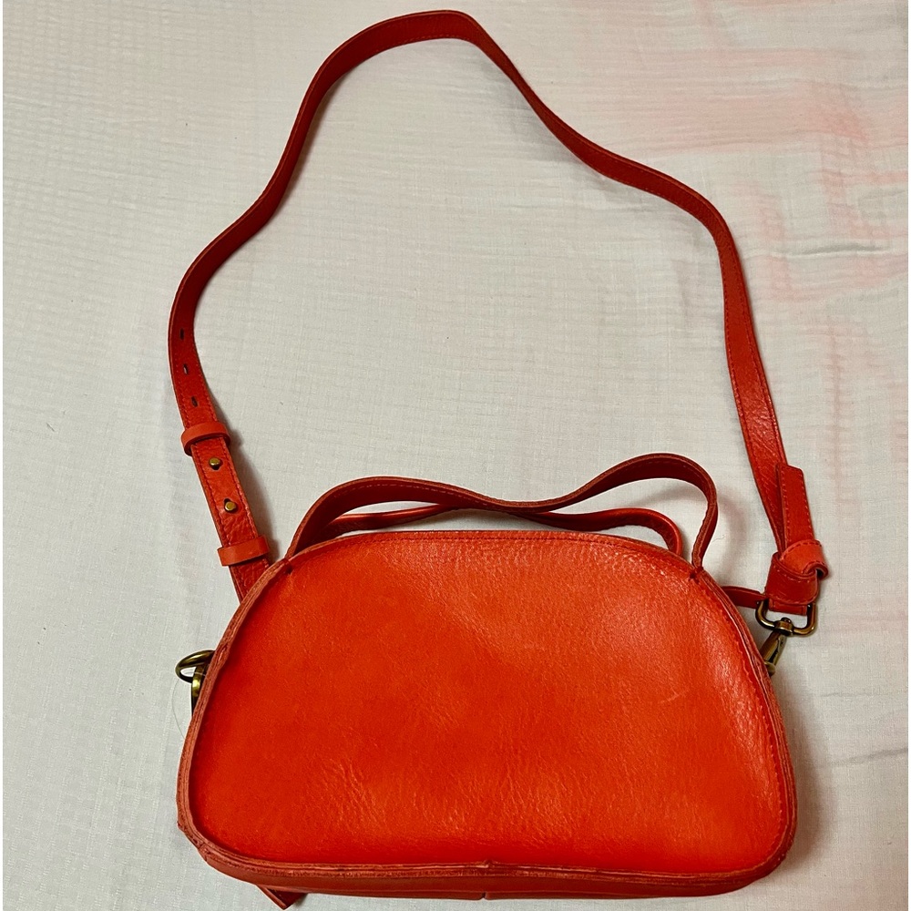Madewell-The Sydney Zip top Crossbody bag!